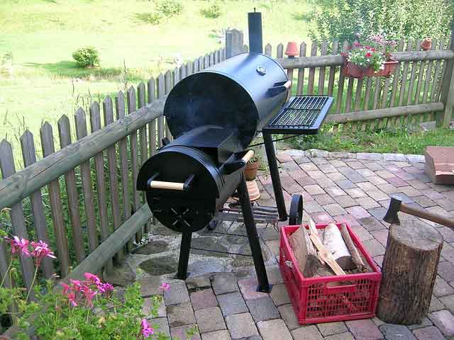 barbecue-smoker