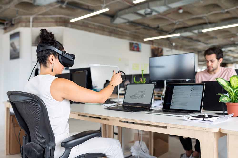 How Virtual Reality is Transforming Business Sector