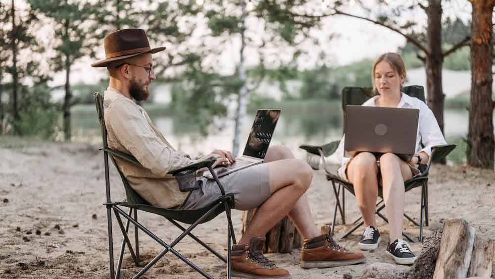 How to Travel While Working Remotely