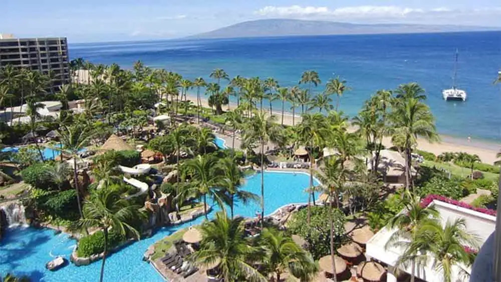 Maui vs Kauai Resorts