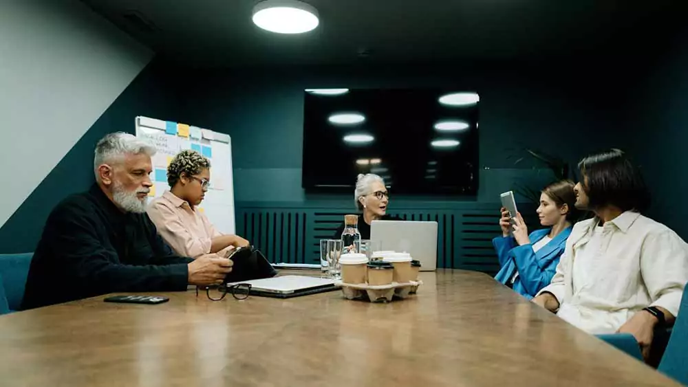 how to manage employees effectively
