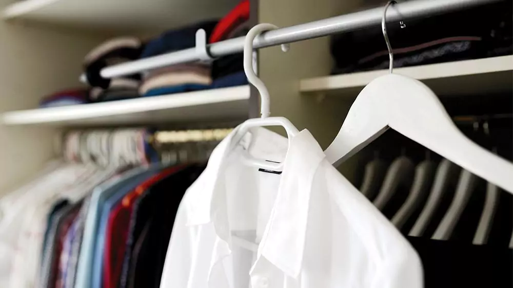 minimalist professional wardrobe